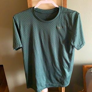 Mens size large green Nike running shirt